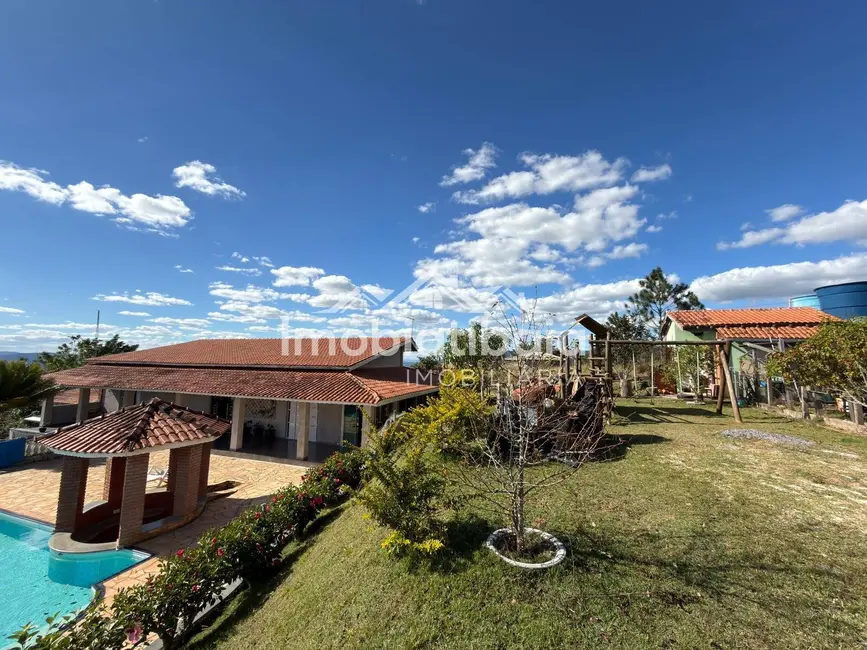 Foto 2 de Casa com 3 quartos à venda, 2400m2 em Vitória Régia, Atibaia - SP