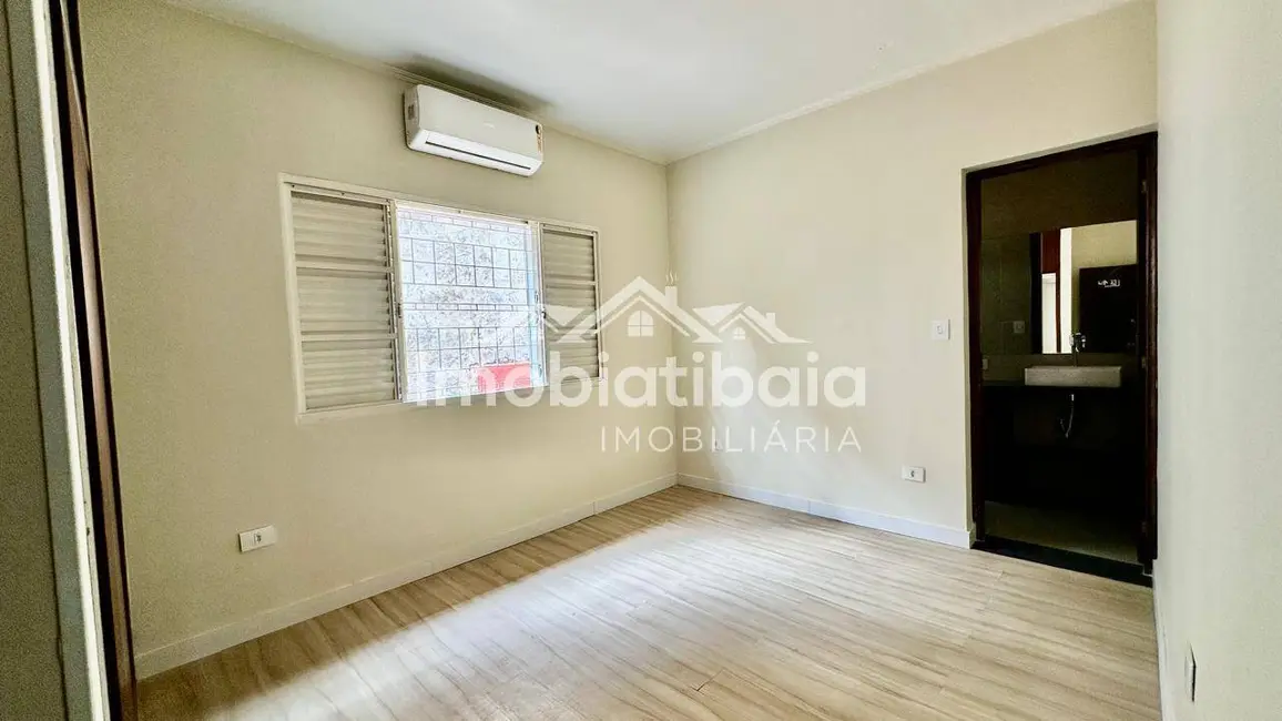 Foto 3 de Casa com 4 quartos à venda, 800m2 em Condomínio Flamboyant-B, Atibaia - SP