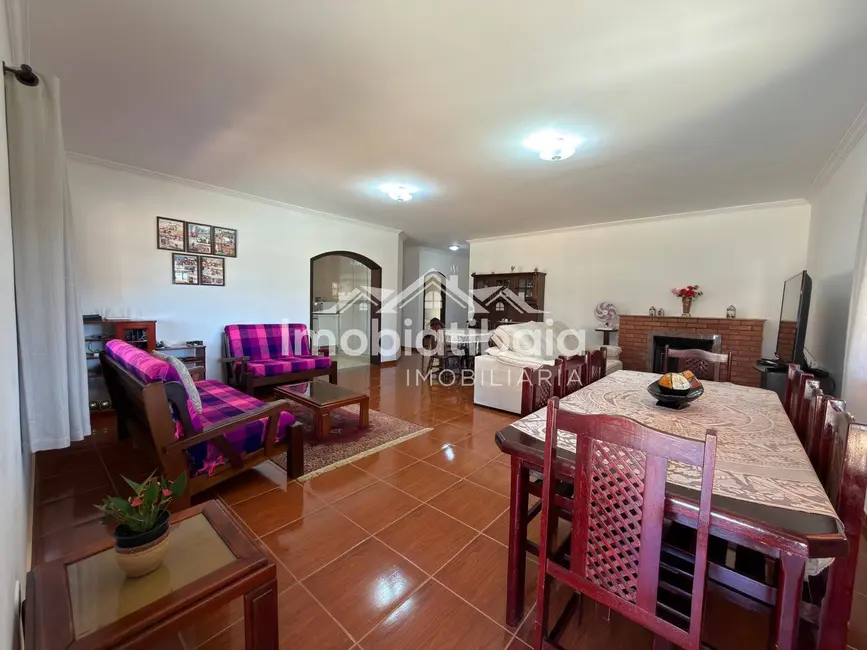 Chácara com 6 quartos à venda, 1390m2 em Centro, Piracaia - SP - imagem 6 Foto 6 de Chácara com 6 quartos à venda, 1390m2 em Centro, Piracaia - SP