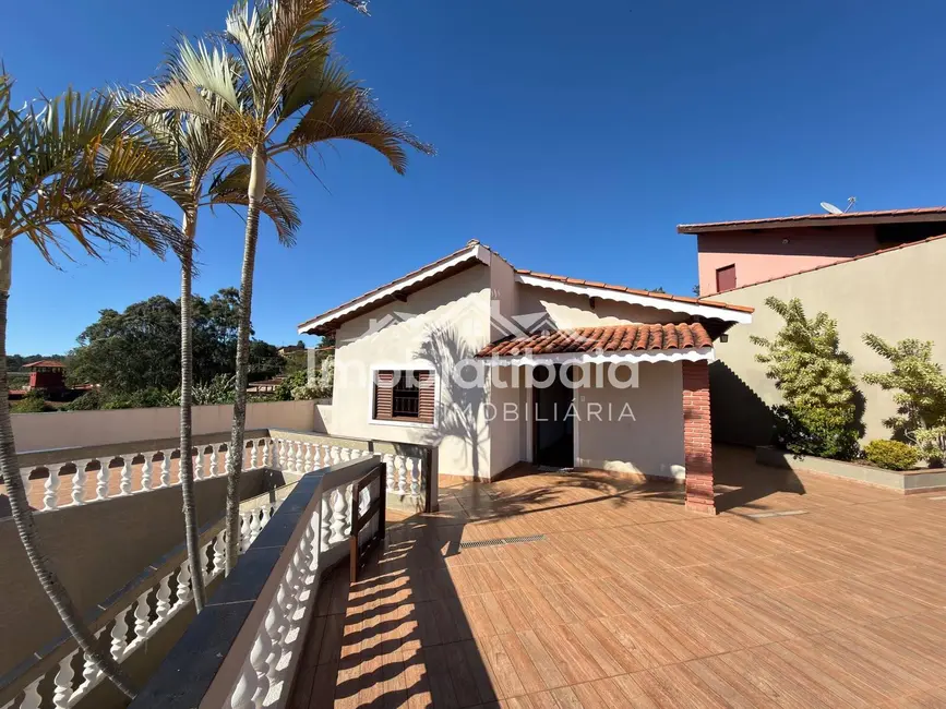 Chácara com 6 quartos à venda, 1390m2 em Centro, Piracaia - SP - imagem 2 Foto 2 de Chácara com 6 quartos à venda, 1390m2 em Centro, Piracaia - SP