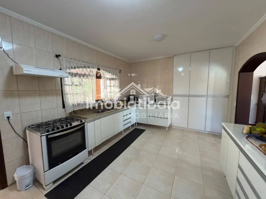 Chácara com 6 quartos à venda, 1390m2 em Centro, Piracaia - SP - imagem 3 Foto 3 de Chácara com 6 quartos à venda, 1390m2 em Centro, Piracaia - SP