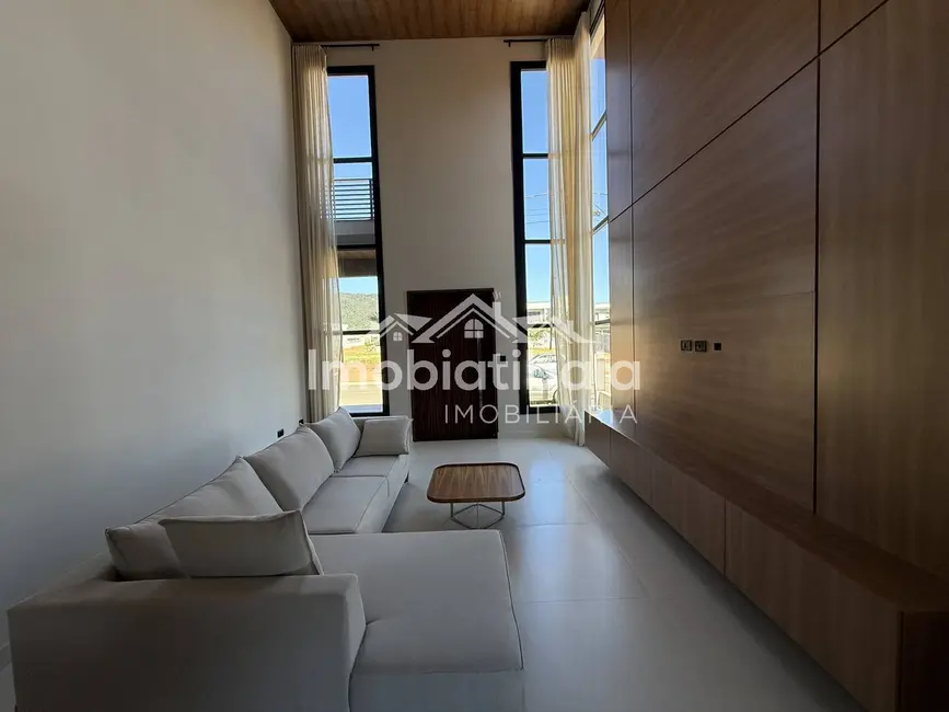 Foto 2 de Casa com 4 quartos à venda, 374m2 em Vila Santista, Atibaia - SP