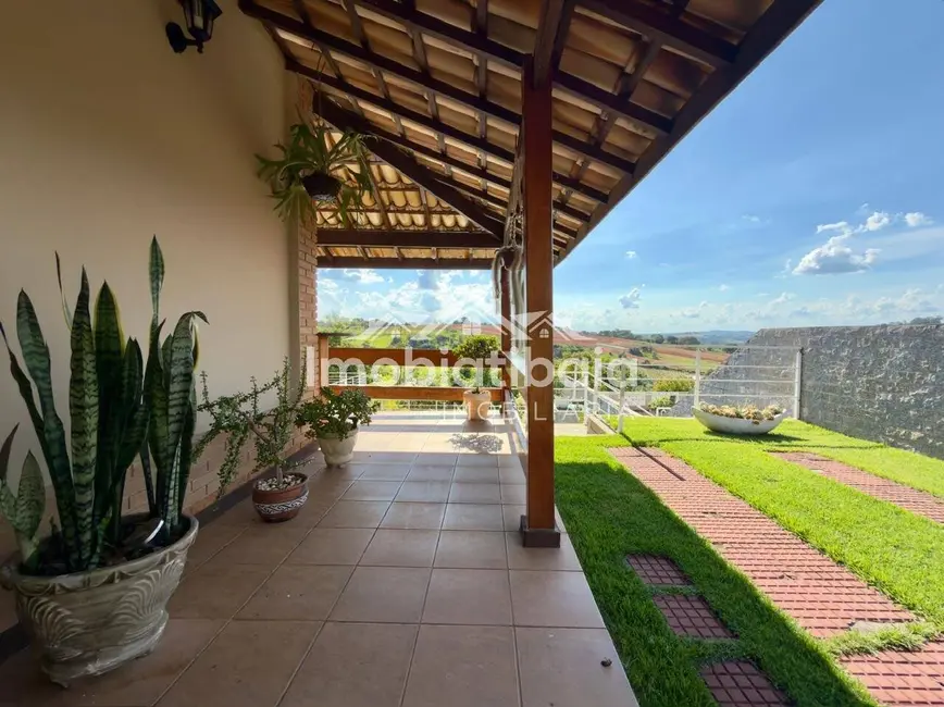 Chácara com 3 quartos à venda, 1000m2 em Recreio Maristela, Atibaia - SP - imagem 3 Foto 3 de Chácara com 3 quartos à venda, 1000m2 em Recreio Maristela, Atibaia - SP