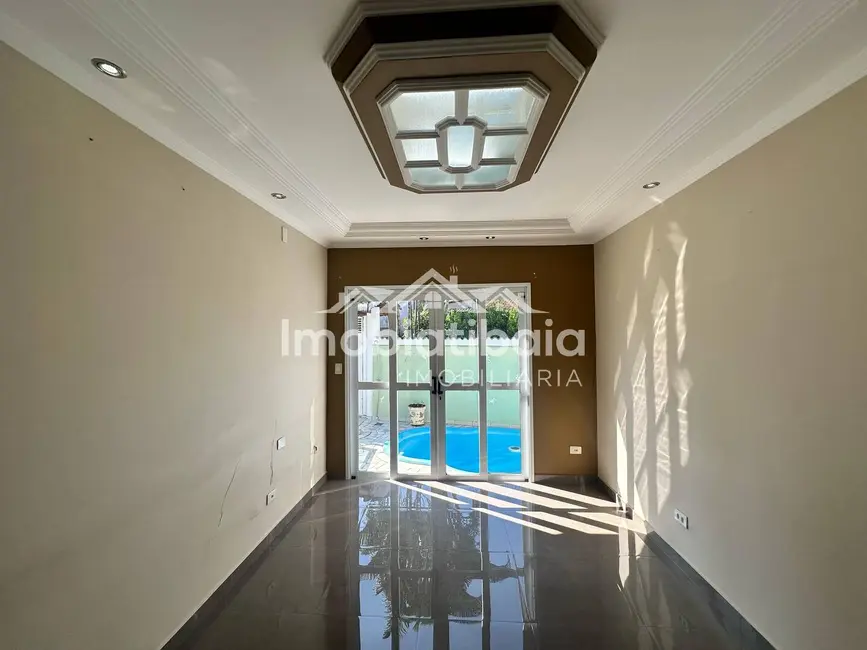Casa com 3 quartos à venda, 240m2 em Jardim das Cerejeiras, Atibaia - SP - imagem 6 Foto 6 de Casa com 3 quartos à venda, 240m2 em Jardim das Cerejeiras, Atibaia - SP