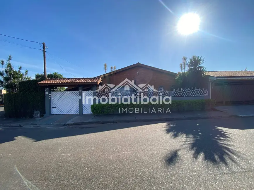 Casa com 3 quartos à venda, 307m2 em Alvinópolis, Atibaia - SP - imagem 2 Foto 2 de Casa com 3 quartos à venda, 307m2 em Alvinópolis, Atibaia - SP