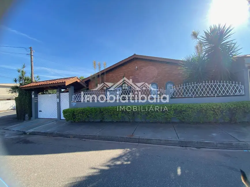 Casa com 3 quartos à venda, 307m2 em Alvinópolis, Atibaia - SP - imagem 3 Foto 3 de Casa com 3 quartos à venda, 307m2 em Alvinópolis, Atibaia - SP