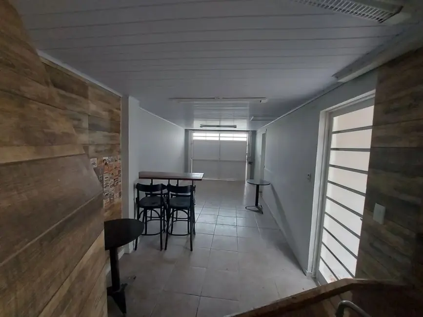 Sobrado com 4 quartos à venda, 192m2 em Bom Retiro, Curitiba - PR - imagem 5 Foto 5 de Sobrado com 4 quartos à venda, 192m2 em Bom Retiro, Curitiba - PR