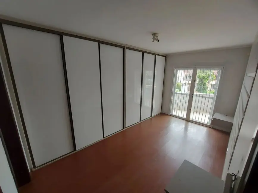 Sobrado com 4 quartos à venda, 192m2 em Bom Retiro, Curitiba - PR - imagem 8 Foto 8 de Sobrado com 4 quartos à venda, 192m2 em Bom Retiro, Curitiba - PR