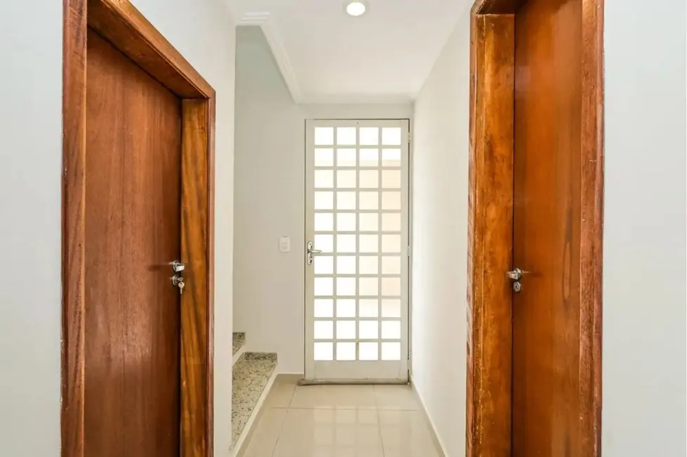 Sobrado com 3 quartos à venda, 92m2 em Santa Cândida, Curitiba - PR - imagem 3 Foto 3 de Sobrado com 3 quartos à venda, 92m2 em Santa Cândida, Curitiba - PR