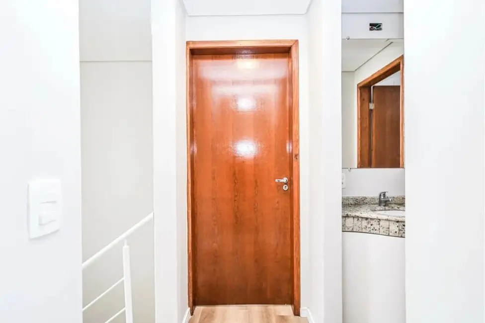 Sobrado com 3 quartos à venda, 92m2 em Santa Cândida, Curitiba - PR - imagem 5 Foto 5 de Sobrado com 3 quartos à venda, 92m2 em Santa Cândida, Curitiba - PR