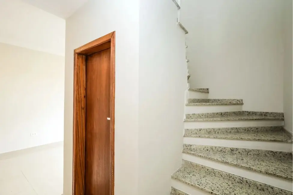 Sobrado com 3 quartos à venda, 92m2 em Santa Cândida, Curitiba - PR - imagem 4 Foto 4 de Sobrado com 3 quartos à venda, 92m2 em Santa Cândida, Curitiba - PR