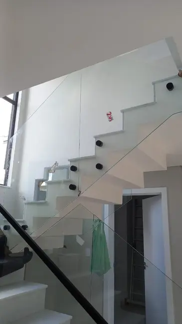 Sobrado com 3 quartos à venda, 194m2 em Santa Cândida, Curitiba - PR - imagem 6 Foto 6 de Sobrado com 3 quartos à venda, 194m2 em Santa Cândida, Curitiba - PR