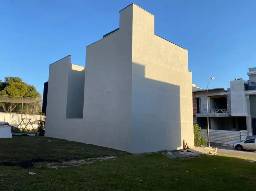 Sobrado com 3 quartos à venda, 194m2 em Santa Cândida, Curitiba - PR - imagem 9 Foto 9 de Sobrado com 3 quartos à venda, 194m2 em Santa Cândida, Curitiba - PR