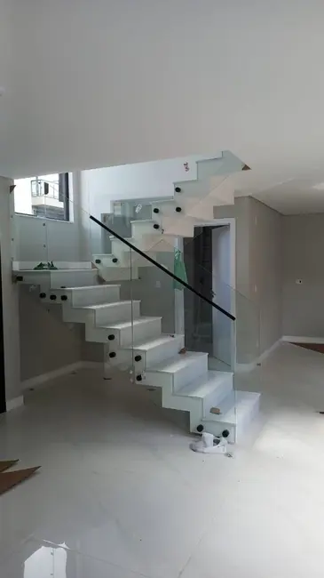 Sobrado com 3 quartos à venda, 194m2 em Santa Cândida, Curitiba - PR - imagem 5 Foto 5 de Sobrado com 3 quartos à venda, 194m2 em Santa Cândida, Curitiba - PR