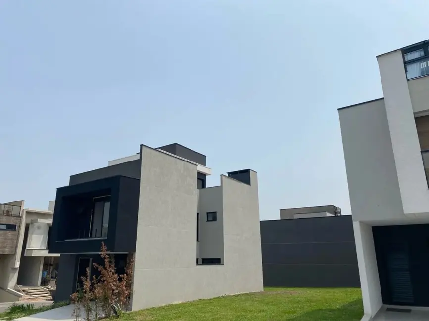 Sobrado com 3 quartos à venda, 194m2 em Santa Cândida, Curitiba - PR - imagem 7 Foto 7 de Sobrado com 3 quartos à venda, 194m2 em Santa Cândida, Curitiba - PR