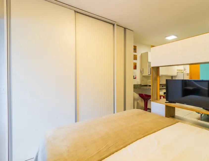 Apartamento com 1 quarto à venda, 27m2 em Centro, Curitiba - PR - imagem 3 Foto 3 de Apartamento com 1 quarto à venda, 27m2 em Centro, Curitiba - PR