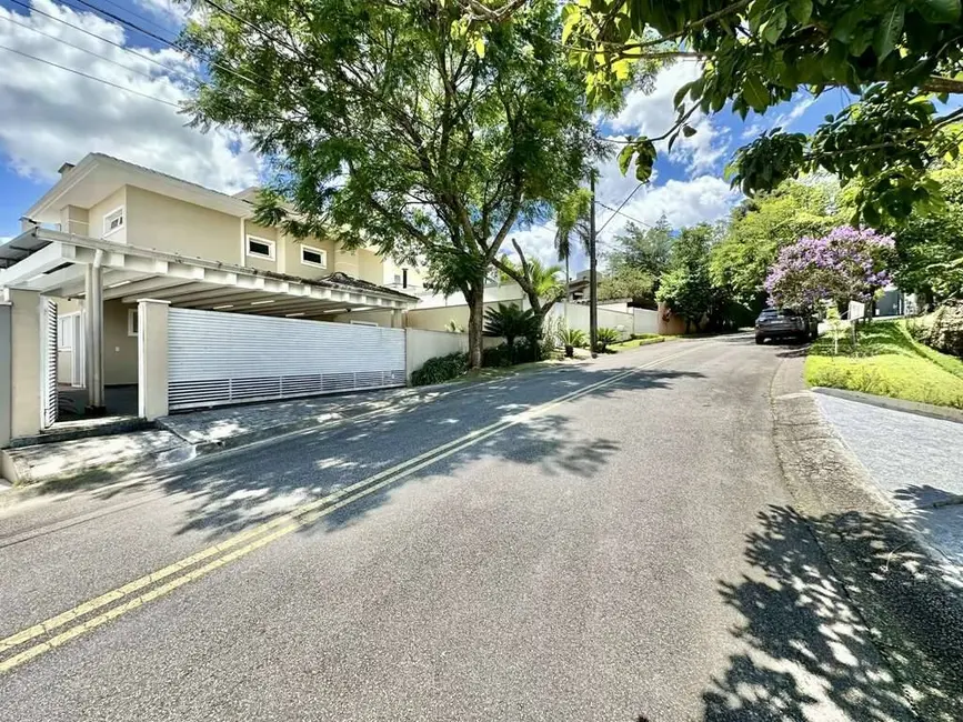 Foto 2 de Casa de Condomínio com 4 quartos à venda e para alugar em Golf Gardens, Carapicuiba - SP