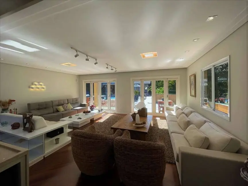 Casa com 5 quartos à venda em Vila Santo Antônio, Cotia - SP - imagem 9 Foto 9 de Casa com 5 quartos à venda em Vila Santo Antônio, Cotia - SP