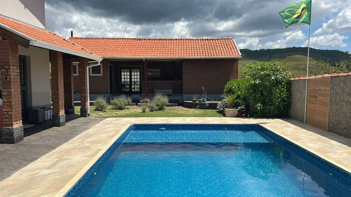 Foto 1 de Casa com 2 quartos à venda, 16777215m2 em Caldas - MG