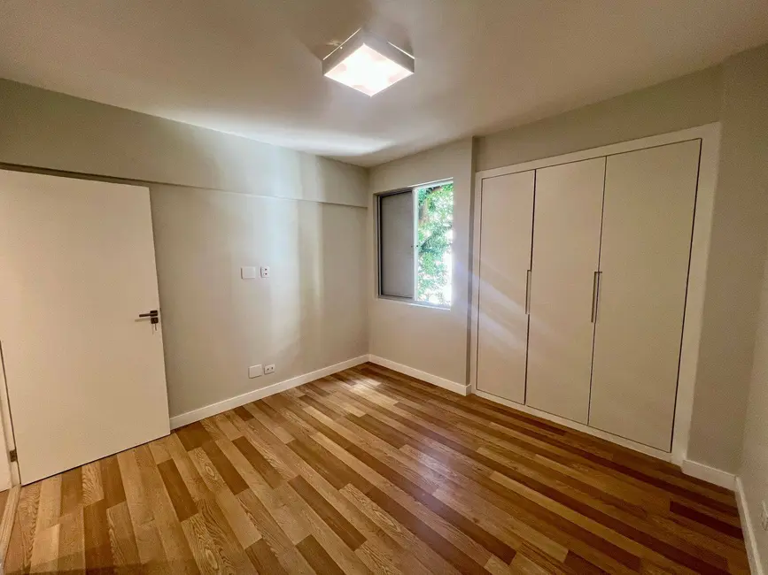 Apartamento com 2 quartos à venda em Moema, São Paulo - SP - imagem 2 Foto 2 de Apartamento com 2 quartos à venda em Moema, São Paulo - SP