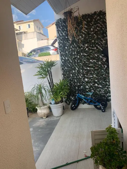 Casa à venda em Cotia - SP - imagem 2 Foto 2 de Casa à venda em Cotia - SP