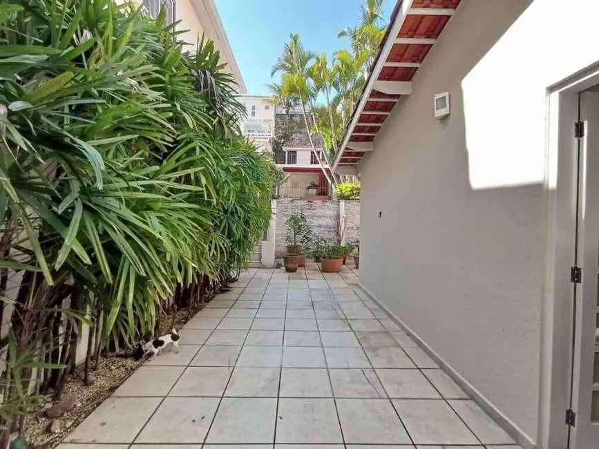 Foto 2 de Casa à venda e para alugar em Cotia - SP