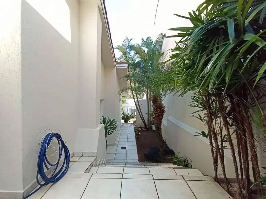 Foto 3 de Casa à venda e para alugar em Cotia - SP