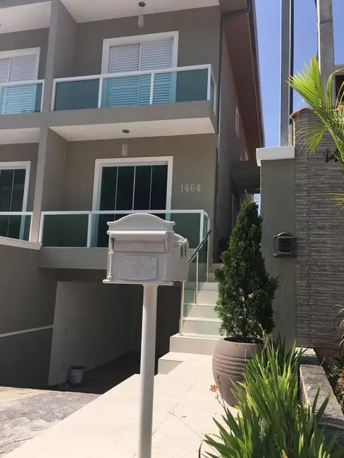 Foto 2 de Casa com 3 quartos para alugar em Cotia - SP