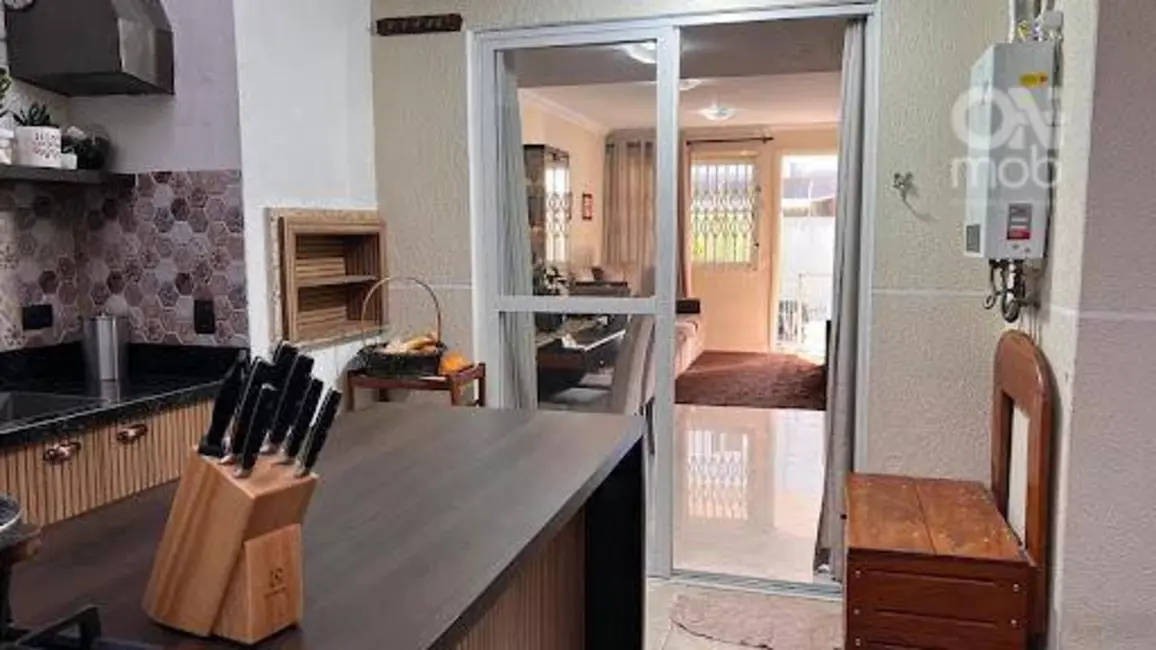 Sobrado com 3 quartos à venda, 136m2 em Guaíra, Curitiba - PR - imagem 6 Foto 6 de Sobrado com 3 quartos à venda, 136m2 em Guaíra, Curitiba - PR