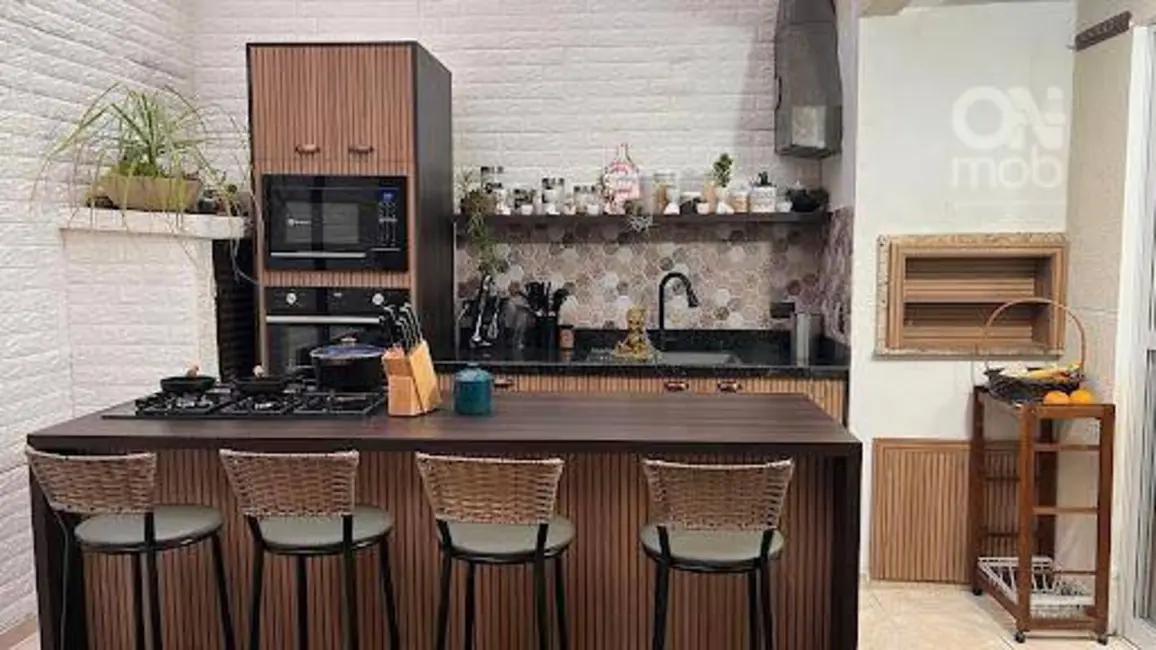 Foto 1 de Sobrado com 3 quartos à venda, 136m2 em Guaíra, Curitiba - PR