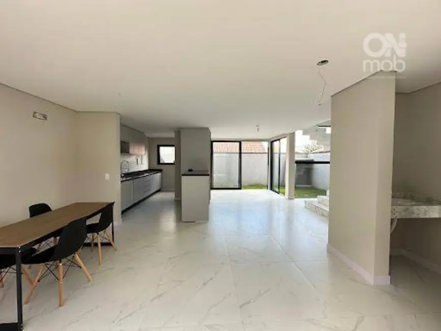 Sobrado com 3 quartos à venda, 237m2 em Butiatuvinha, Curitiba - PR - imagem 5 Foto 5 de Sobrado com 3 quartos à venda, 237m2 em Butiatuvinha, Curitiba - PR