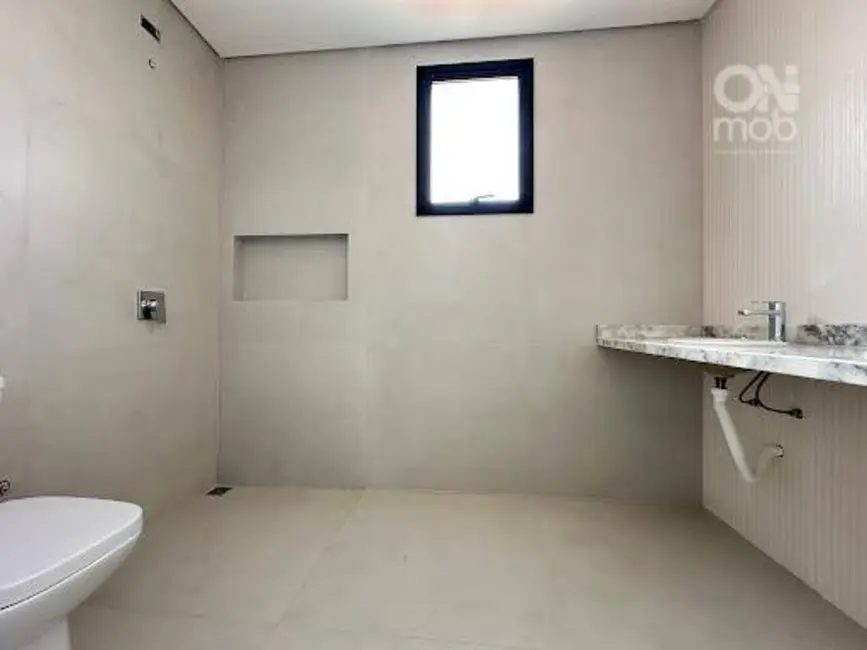 Sobrado com 3 quartos à venda, 237m2 em Butiatuvinha, Curitiba - PR - imagem 2 Foto 2 de Sobrado com 3 quartos à venda, 237m2 em Butiatuvinha, Curitiba - PR
