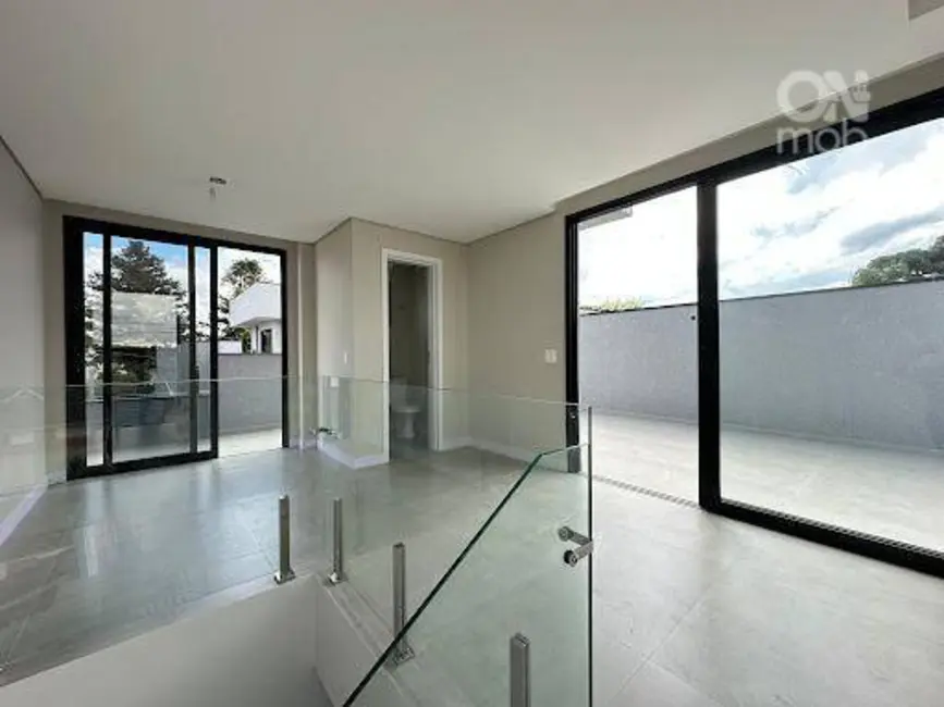 Sobrado com 3 quartos à venda, 237m2 em Butiatuvinha, Curitiba - PR - imagem 8 Foto 8 de Sobrado com 3 quartos à venda, 237m2 em Butiatuvinha, Curitiba - PR