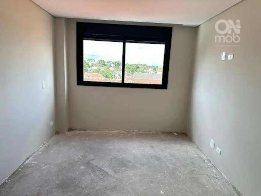 Sobrado com 3 quartos à venda, 237m2 em Butiatuvinha, Curitiba - PR - imagem 6 Foto 6 de Sobrado com 3 quartos à venda, 237m2 em Butiatuvinha, Curitiba - PR