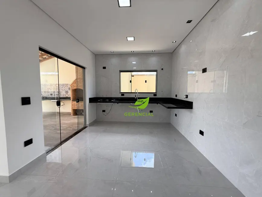 Foto 2 de Casa com 3 quartos à venda, 295m2 em Itanhaem - SP