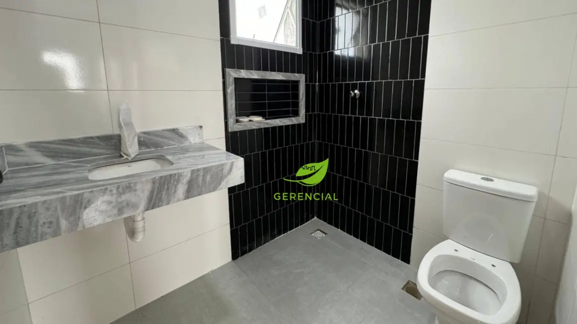 Foto 2 de Casa com 4 quartos à venda, 172m2 em Itanhaem - SP