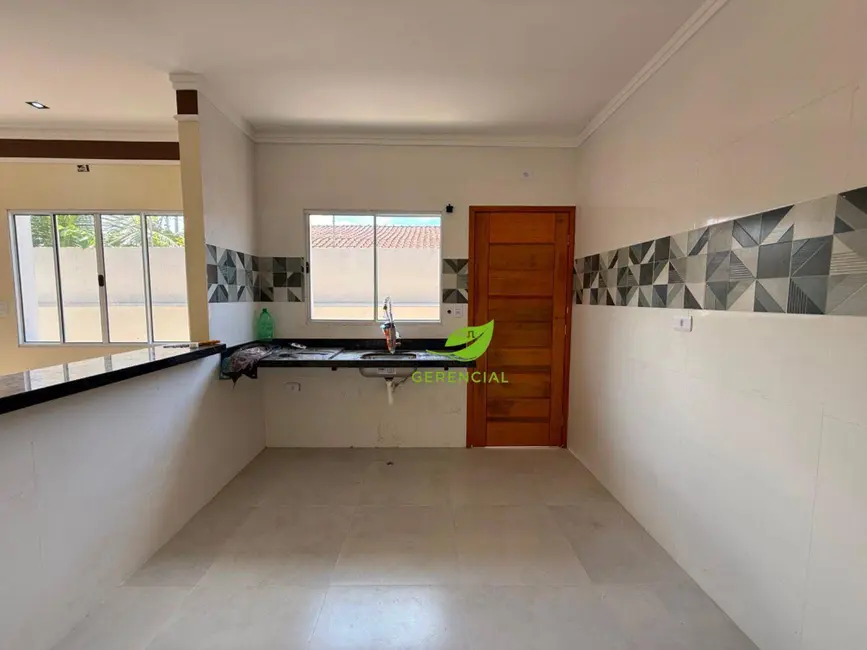 Casa de Condomínio com 2 quartos à venda, 125m2 em Itanhaem - SP - imagem 3 Foto 3 de Casa de Condomínio com 2 quartos à venda, 125m2 em Itanhaem - SP