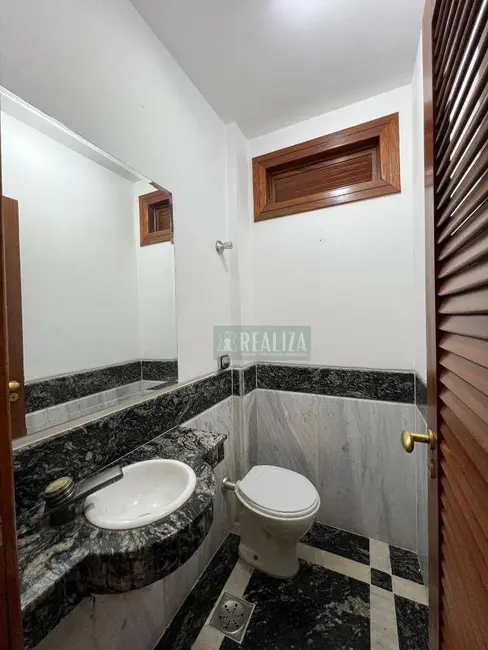 Casa com 3 quartos para alugar, 200m2 em Belvedere, Belo Horizonte - MG - imagem 6 Foto 6 de Casa com 3 quartos para alugar, 200m2 em Belvedere, Belo Horizonte - MG