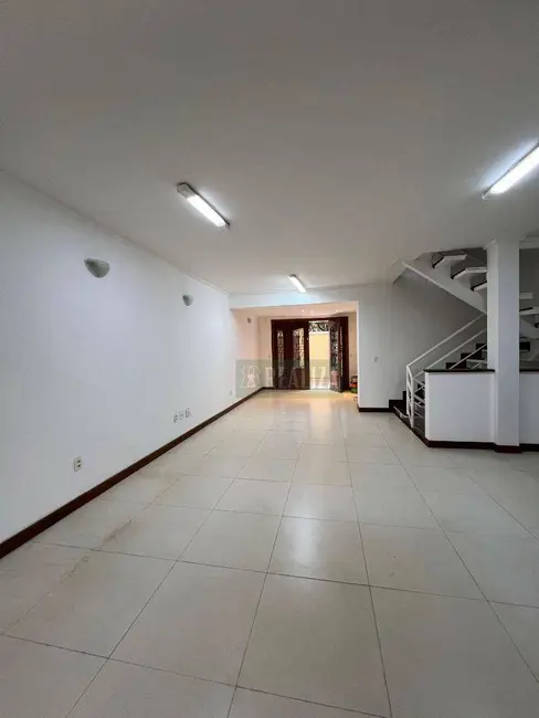 Casa com 3 quartos para alugar, 200m2 em Belvedere, Belo Horizonte - MG - imagem 5 Foto 5 de Casa com 3 quartos para alugar, 200m2 em Belvedere, Belo Horizonte - MG