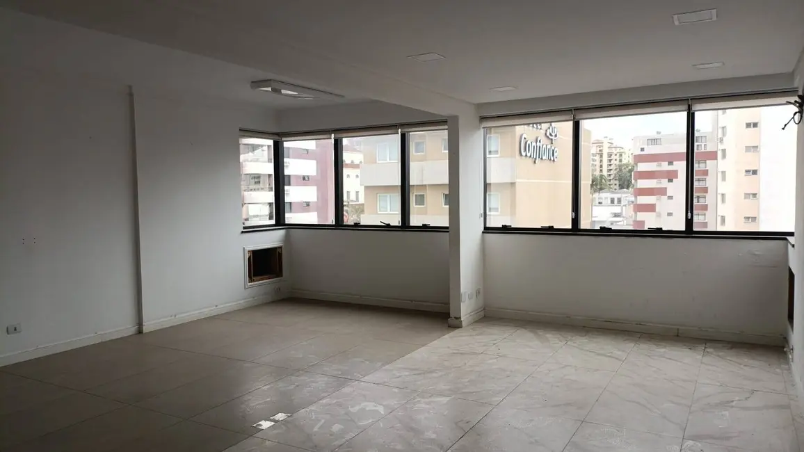 Sala Comercial para alugar, 66m2 em Centro, Curitiba - PR - imagem 6 Foto 6 de Sala Comercial para alugar, 66m2 em Centro, Curitiba - PR
