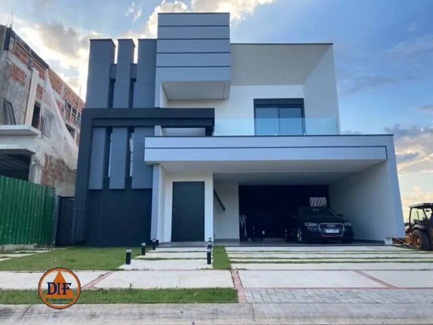 Foto 1 de Casa com 4 quartos à venda, 275m2 em Jardim Marlene Miranda, Taubate - SP