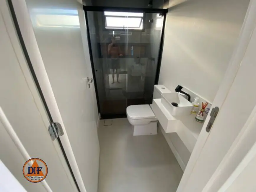 Foto 2 de Casa com 4 quartos à venda, 275m2 em Jardim Marlene Miranda, Taubate - SP