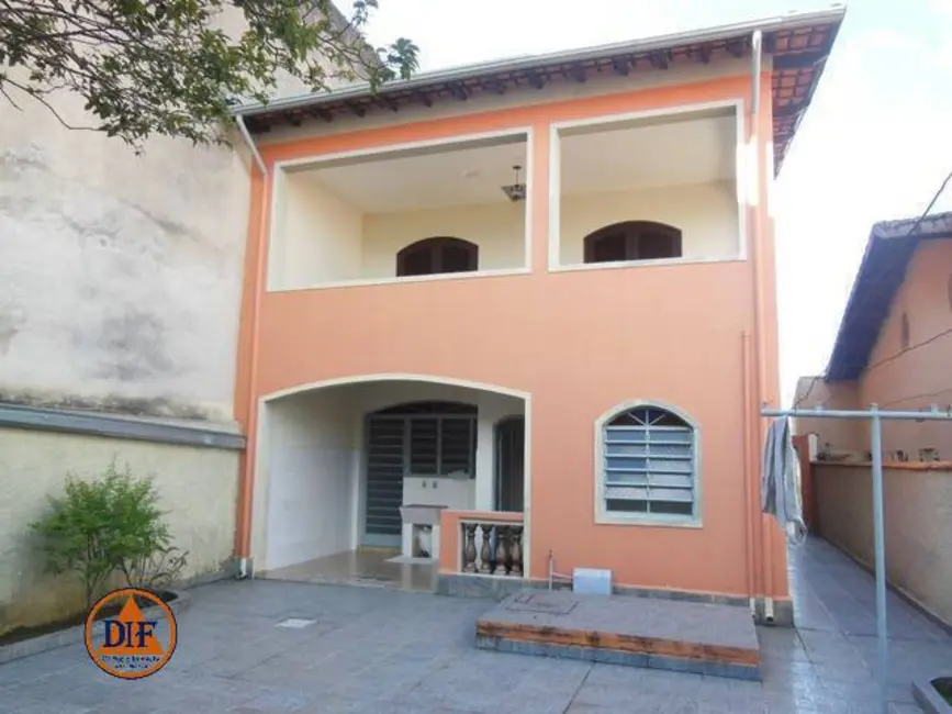 Foto 1 de Sobrado com 4 quartos à venda, 212m2 em Centro, Taubate - SP