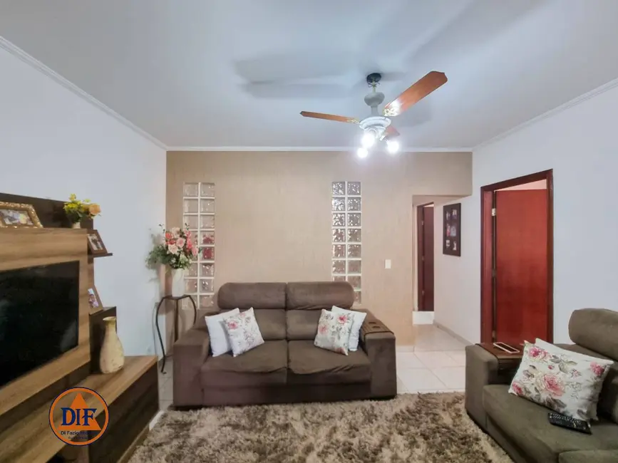 Foto 1 de Casa com 4 quartos à venda, 210m2 em Parque Senhor do Bonfim, Taubate - SP