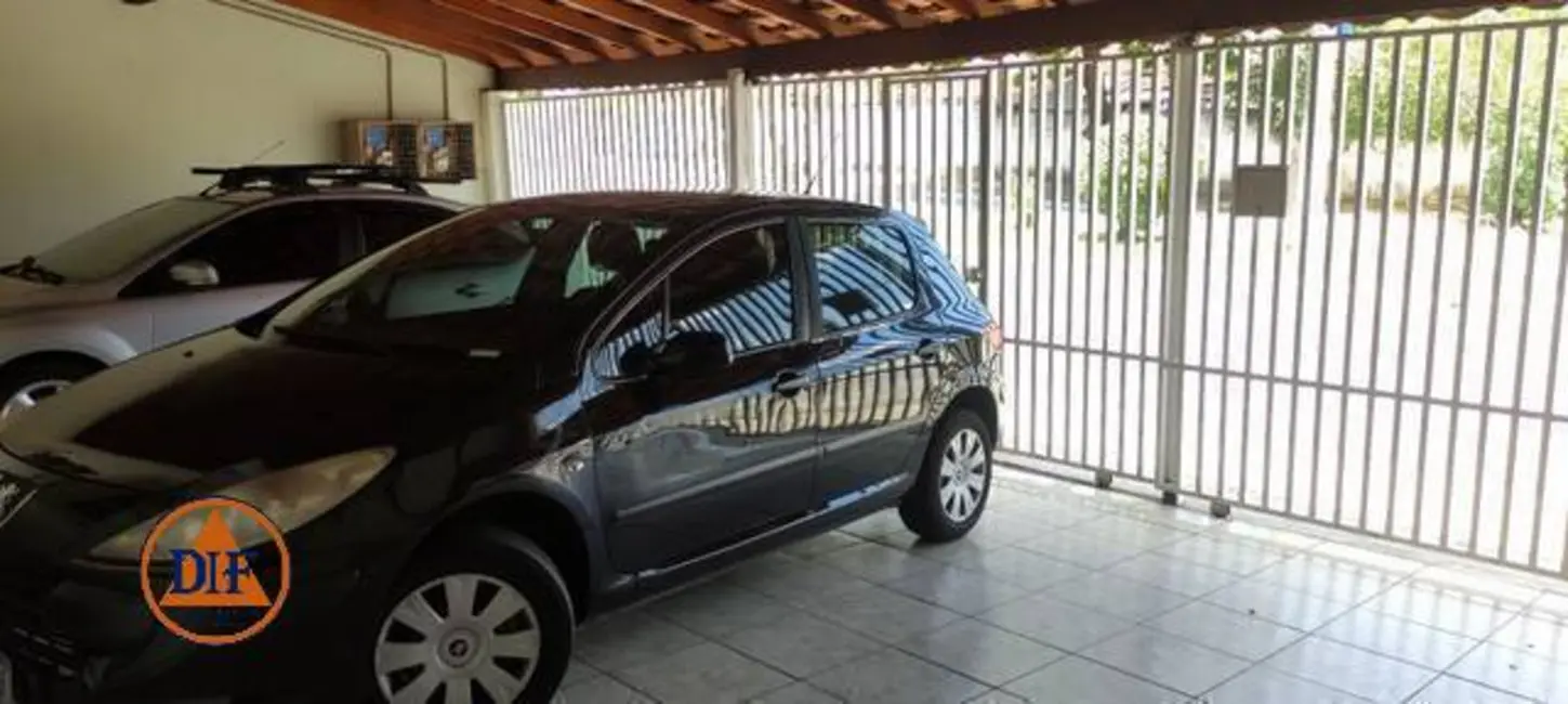 Foto 2 de Casa com 3 quartos à venda, 170m2 em Vila São José, Taubate - SP