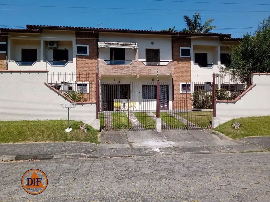 Foto 1 de Casa com 2 quartos à venda, 73m2 em Martim de Sá, Caraguatatuba - SP