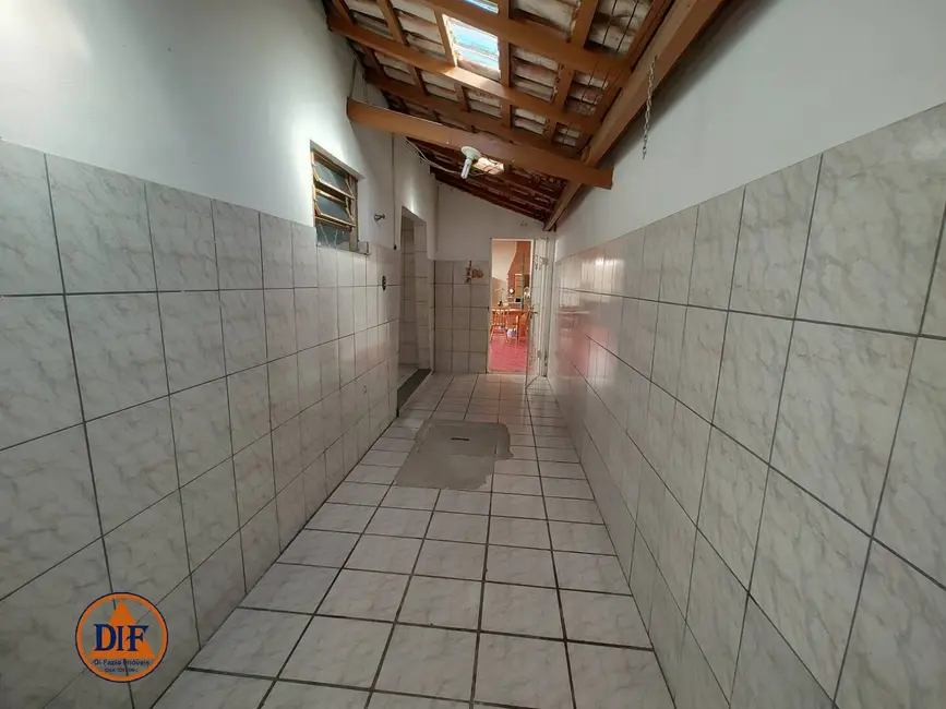 Foto 3 de Casa com 3 quartos à venda, 250m2 em Estiva, Taubate - SP