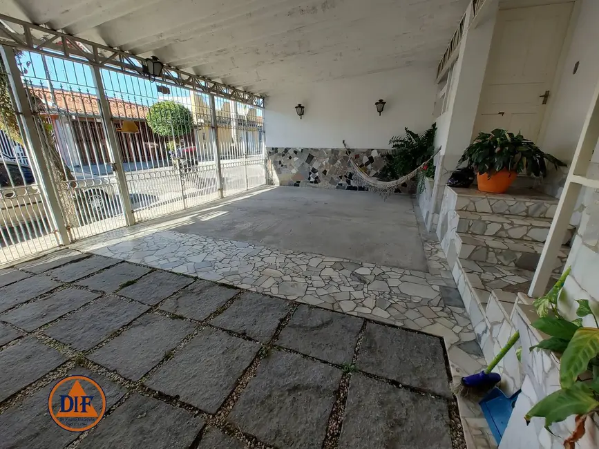 Foto 1 de Casa com 3 quartos à venda, 250m2 em Estiva, Taubate - SP