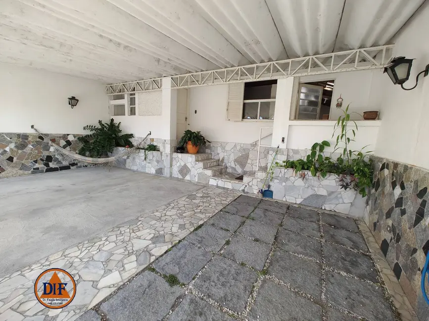 Foto 2 de Casa com 3 quartos à venda, 250m2 em Estiva, Taubate - SP