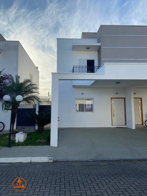 Foto 1 de Casa com 3 quartos à venda, 120m2 em Vila Areao, Taubate - SP